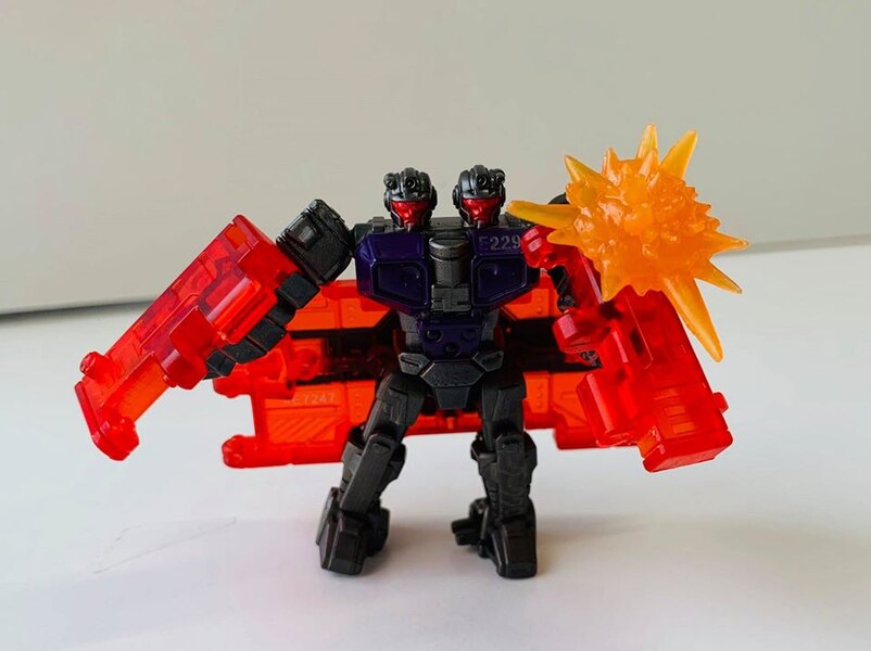 Takara Transformers Earthrise Battle Master Doublecrosser